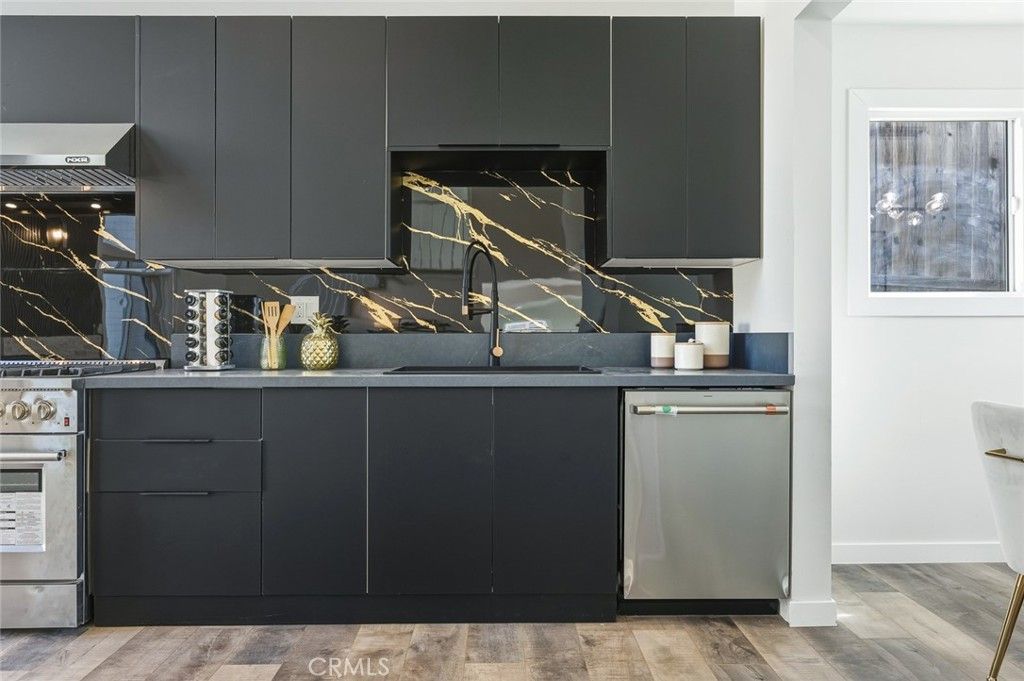 Image 10 of property listing at 2423 Rockdell, La Crescenta, CA 91214