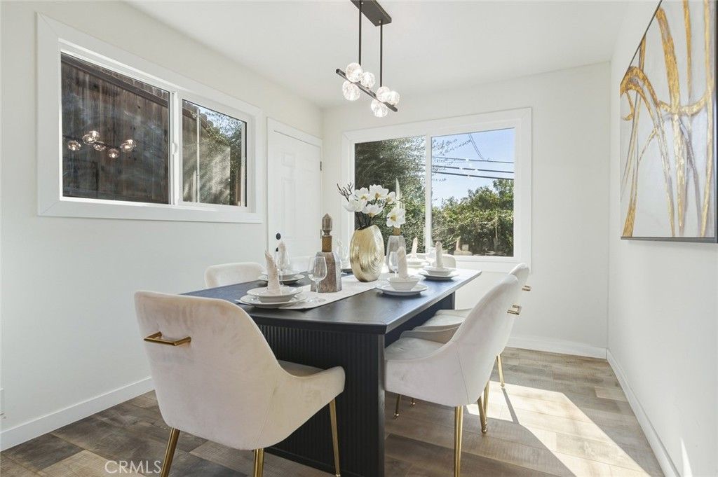 Image 11 of property listing at 2423 Rockdell, La Crescenta, CA 91214