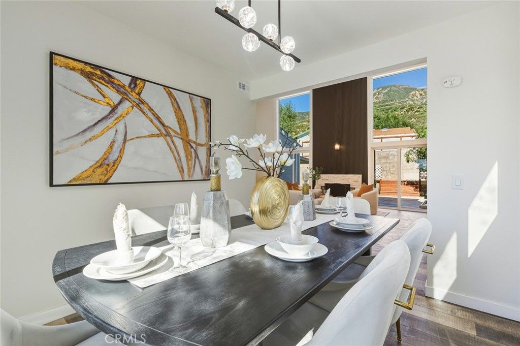 Image 12 of property listing at 2423 Rockdell, La Crescenta, CA 91214