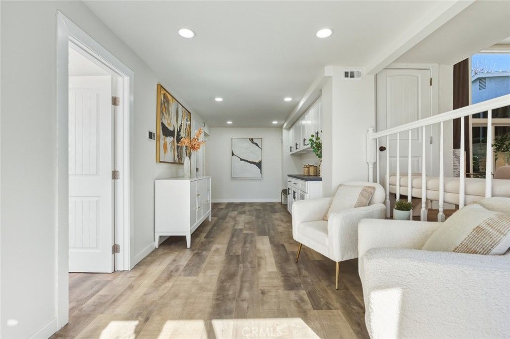 Image 18 of property listing at 2423 Rockdell, La Crescenta, CA 91214