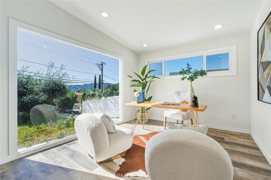 Image 21 of property listing at 2423 Rockdell, La Crescenta, CA 91214