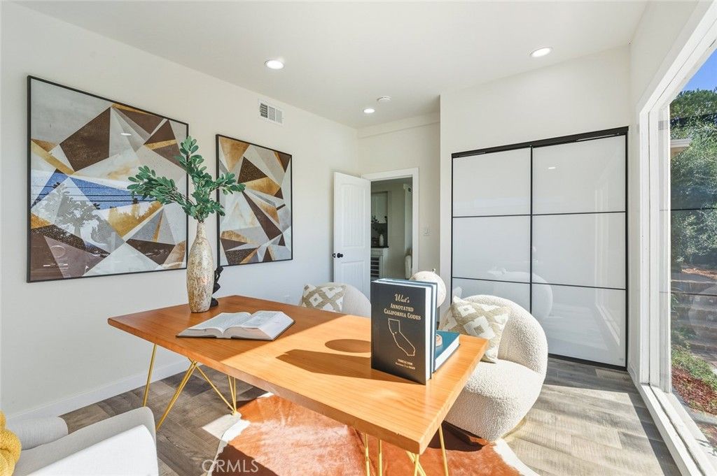 Image 22 of property listing at 2423 Rockdell, La Crescenta, CA 91214