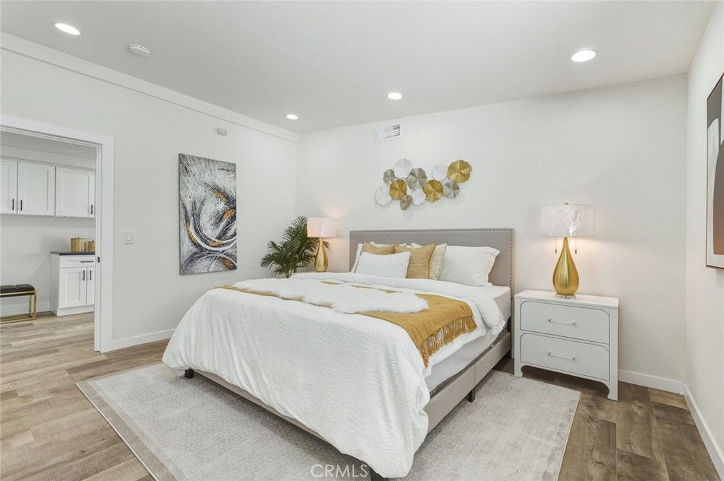 Image 24 of property listing at 2423 Rockdell, La Crescenta, CA 91214