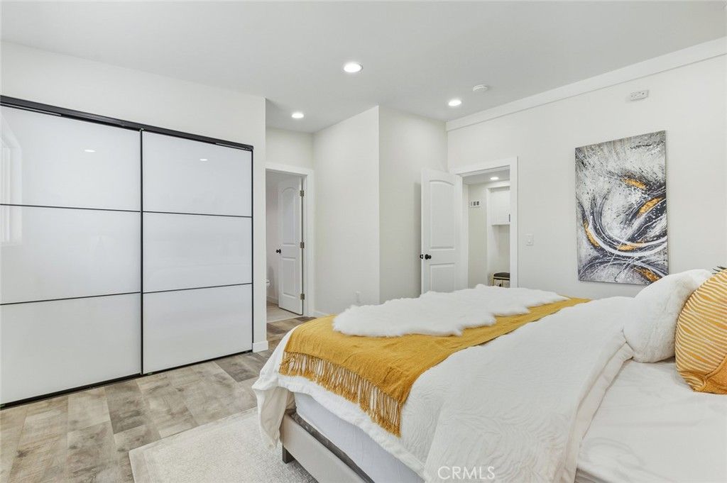 Image 25 of property listing at 2423 Rockdell, La Crescenta, CA 91214