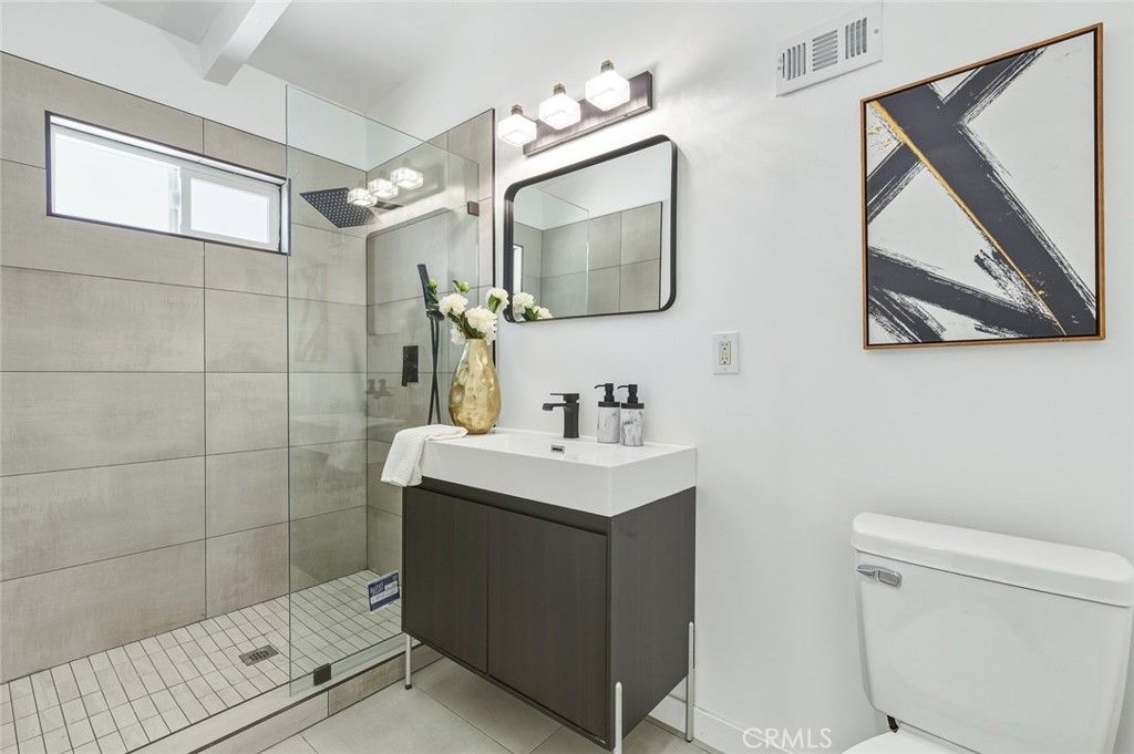 Image 26 of property listing at 2423 Rockdell, La Crescenta, CA 91214