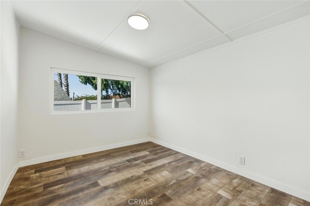 Image 28 of property listing at 2423 Rockdell, La Crescenta, CA 91214