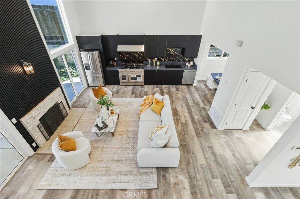 Image 3 of property listing at 2423 Rockdell, La Crescenta, CA 91214