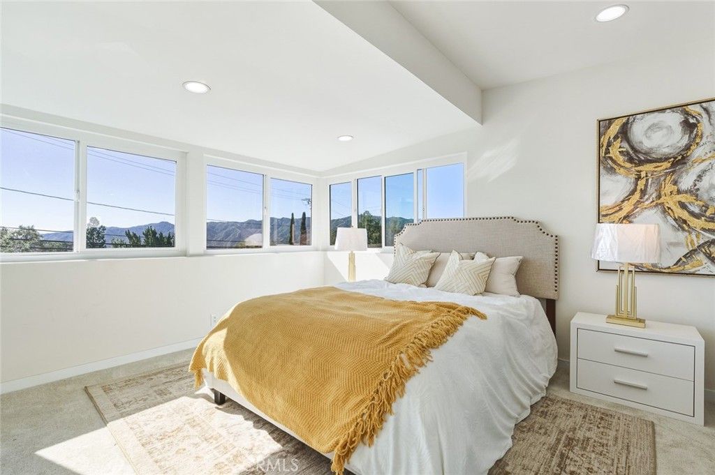 Image 31 of property listing at 2423 Rockdell, La Crescenta, CA 91214