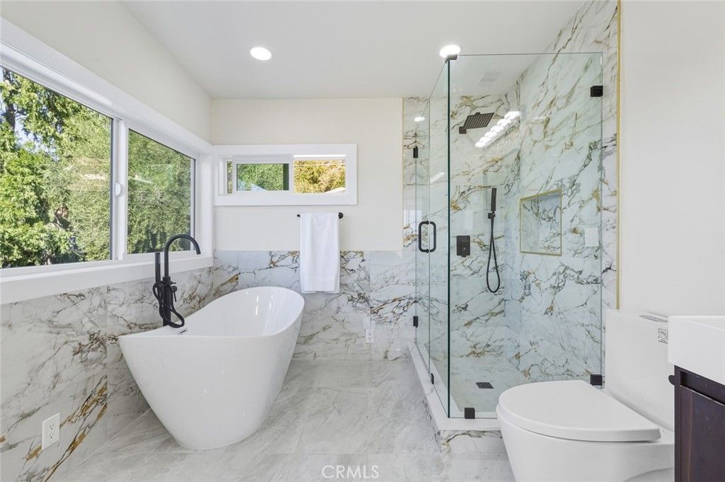 Image 34 of property listing at 2423 Rockdell, La Crescenta, CA 91214