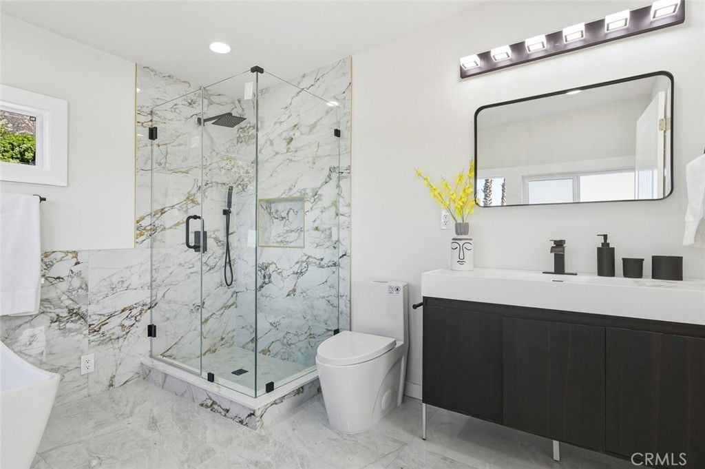 Image 35 of property listing at 2423 Rockdell, La Crescenta, CA 91214