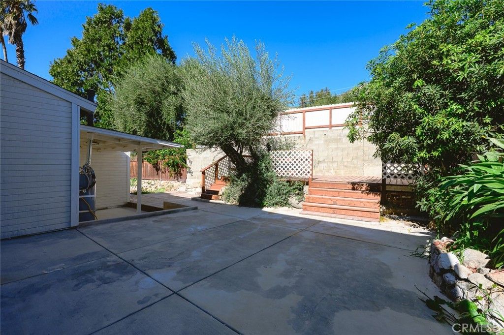 Image 37 of property listing at 2423 Rockdell, La Crescenta, CA 91214