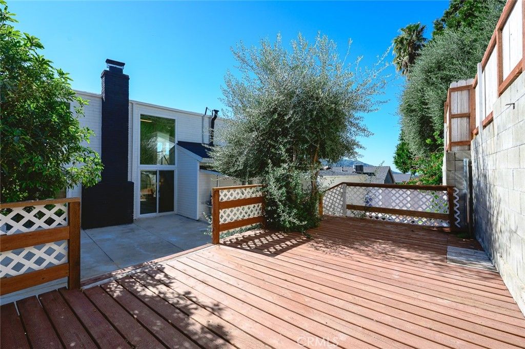 Image 38 of property listing at 2423 Rockdell, La Crescenta, CA 91214