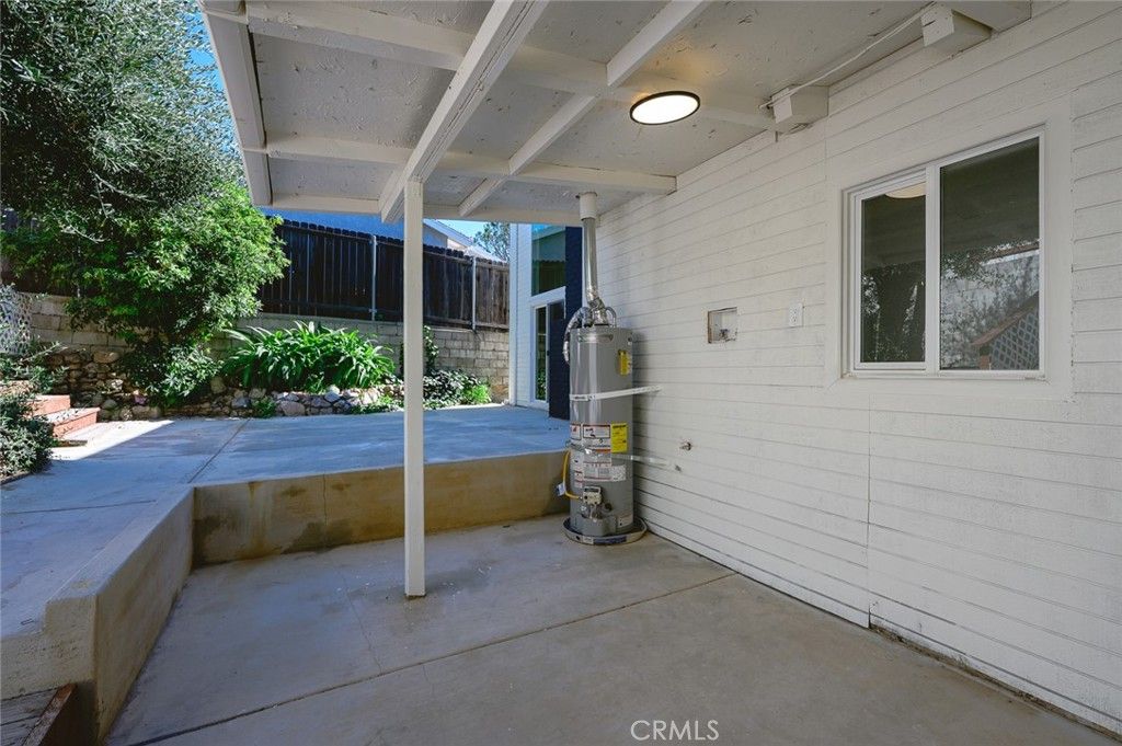 Image 40 of property listing at 2423 Rockdell, La Crescenta, CA 91214