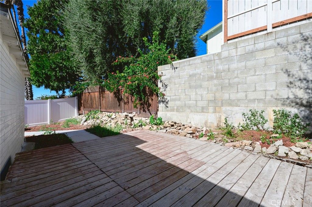 Image 41 of property listing at 2423 Rockdell, La Crescenta, CA 91214