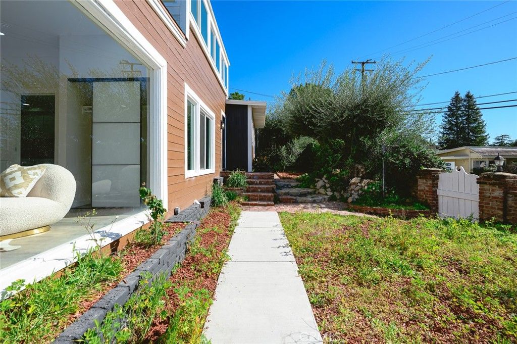 Image 45 of property listing at 2423 Rockdell, La Crescenta, CA 91214