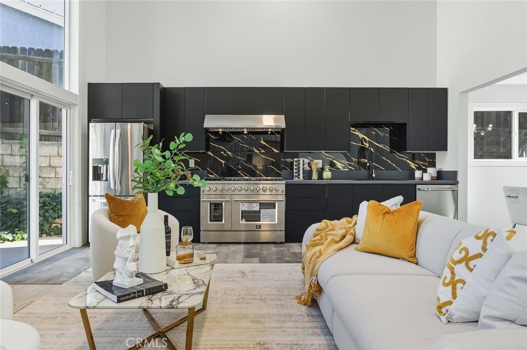 Image 5 of property listing at 2423 Rockdell, La Crescenta, CA 91214