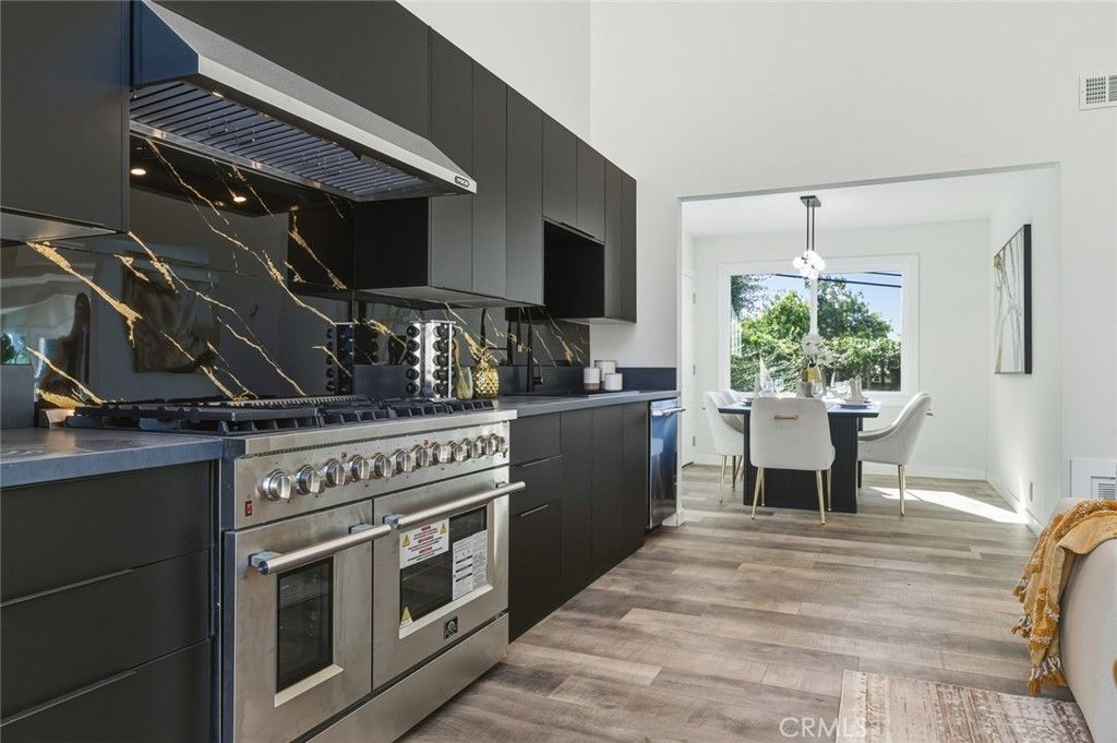 Image 9 of property listing at 2423 Rockdell, La Crescenta, CA 91214