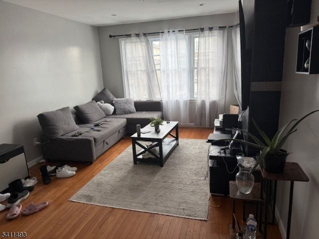 949 Olive St, Elizabeth City, NJ 07201