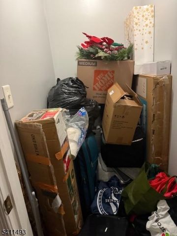 949 Olive St, Elizabeth City, NJ 07201