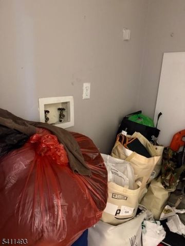 949 Olive St, Elizabeth City, NJ 07201