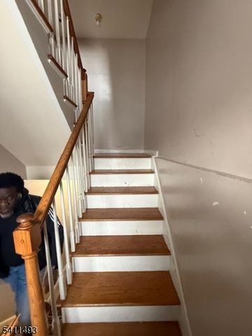 949 Olive St, Elizabeth City, NJ 07201