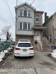 949 Olive St, Elizabeth City, NJ 07201