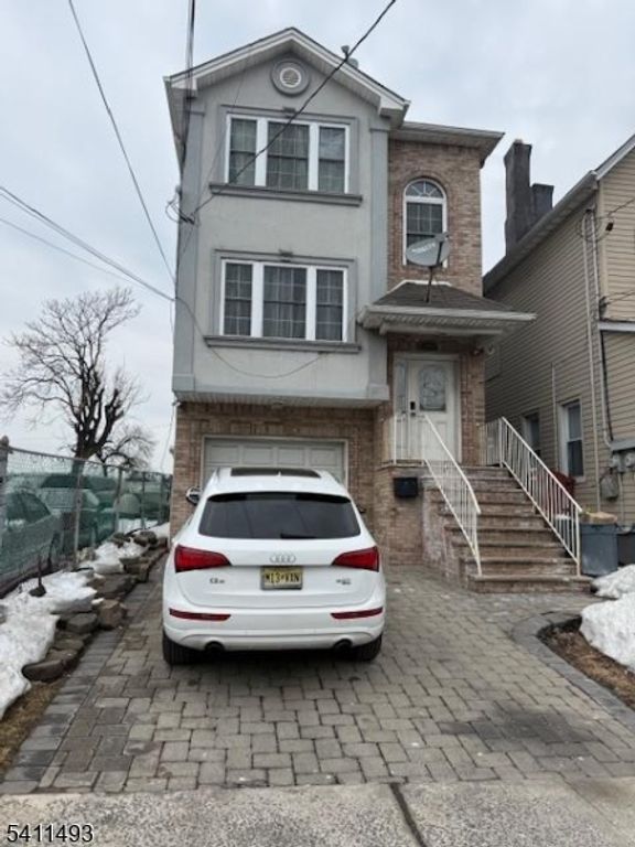 949 Olive St, Elizabeth City, NJ 07201