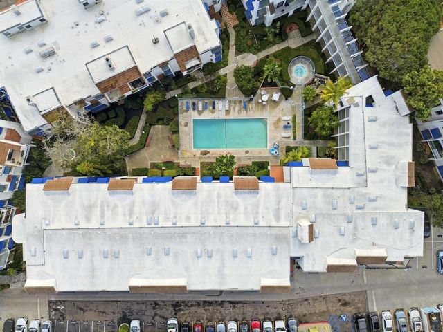 8310 Regents Rd 1E, San Diego, CA 92122