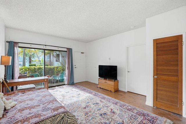 8310 Regents Rd 1E, San Diego, CA 92122