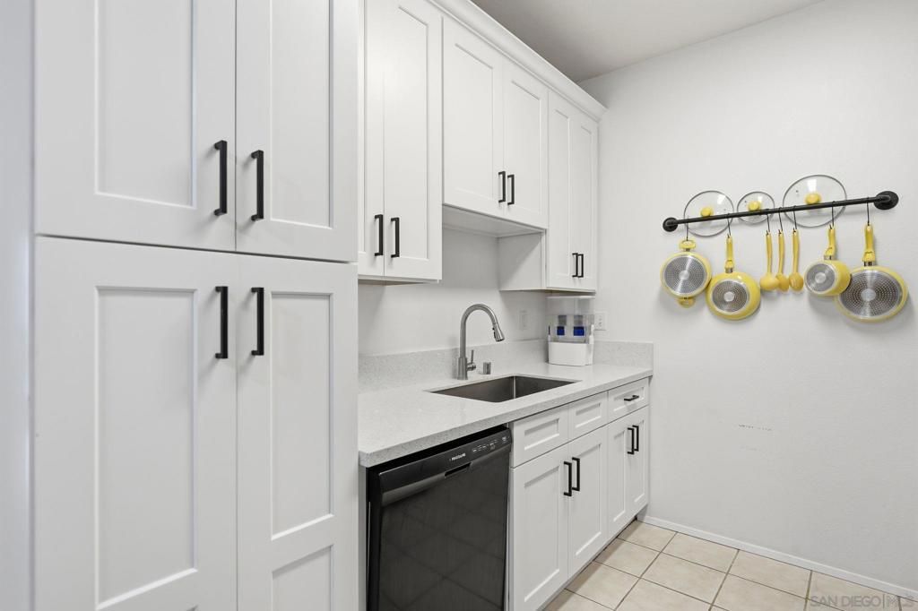 8310 Regents Rd 1E, San Diego, CA 92122