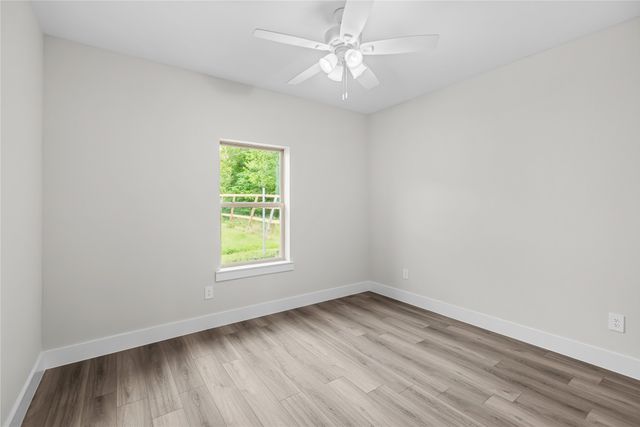 106 N Lackey Street, Tom Bean, TX 75489