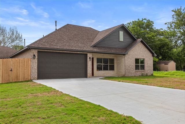 106 N Lackey Street, Tom Bean, TX 75489