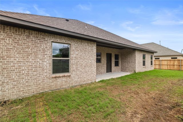 106 N Lackey Street, Tom Bean, TX 75489
