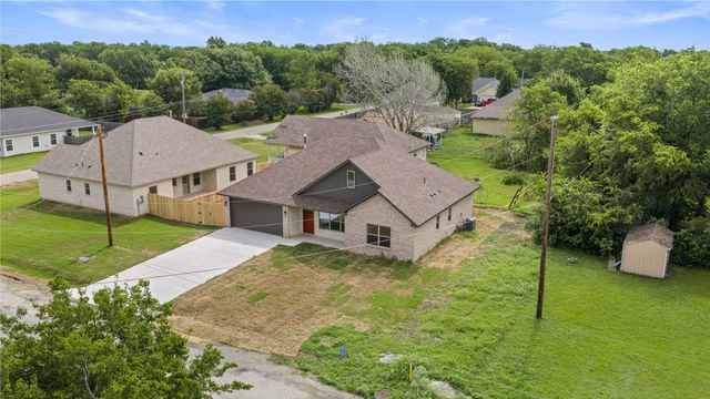 106 N Lackey Street, Tom Bean, TX 75489