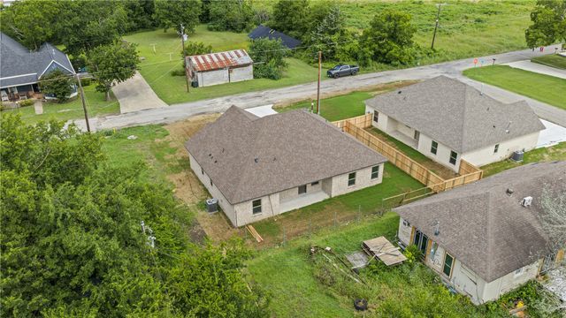 106 N Lackey Street, Tom Bean, TX 75489
