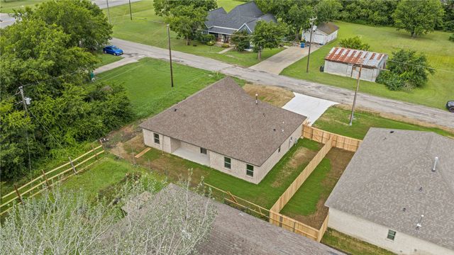 106 N Lackey Street, Tom Bean, TX 75489