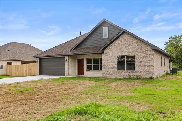 106 N Lackey Street, Tom Bean, TX 75489