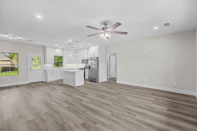 106 N Lackey Street, Tom Bean, TX 75489