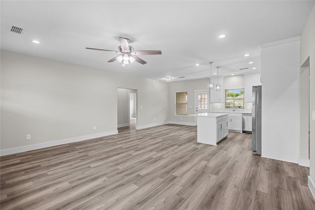 106 N Lackey Street, Tom Bean, TX 75489