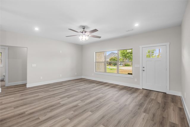 106 N Lackey Street, Tom Bean, TX 75489