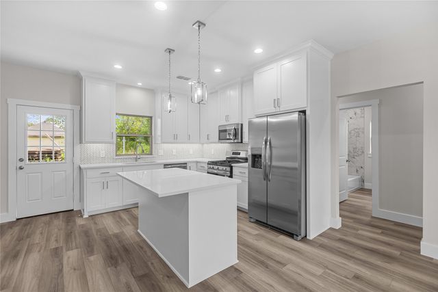 106 N Lackey Street, Tom Bean, TX 75489
