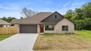 106 N Lackey Street, Tom Bean, TX 75489