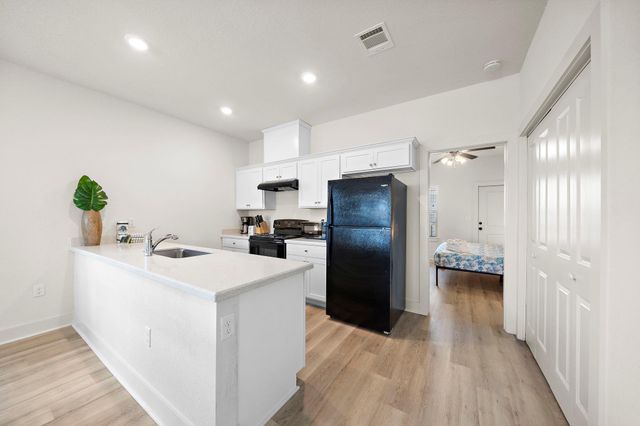 3610 Sealy Street, Galveston, TX 77550