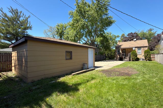 963 E Prairie Street, Des Plaines, IL 60016