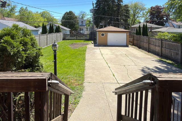 963 E Prairie Street, Des Plaines, IL 60016