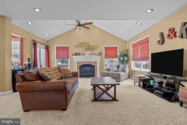 523 TURTLE LN, Langhorne, PA 19047