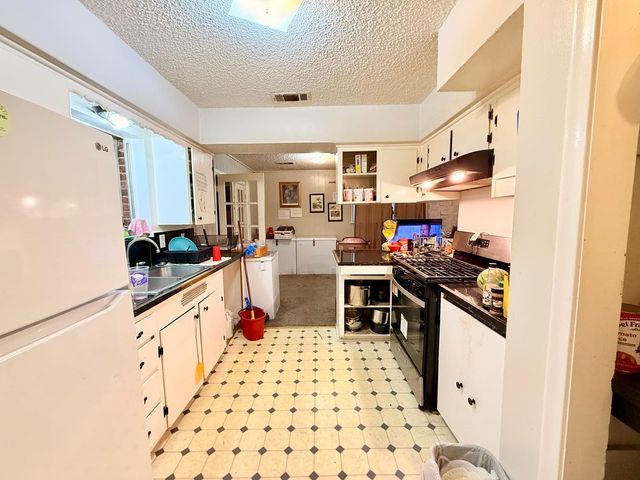 3444 Oak Creek Circle, Dallas, TX 75227