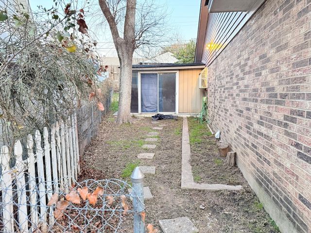 3444 Oak Creek Circle, Dallas, TX 75227