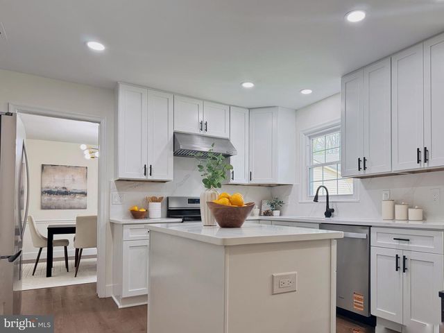 4607 TAPESTRY DR, Fairfax, VA 22032