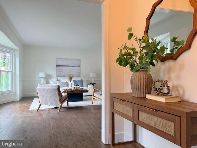 4607 TAPESTRY DR, Fairfax, VA 22032